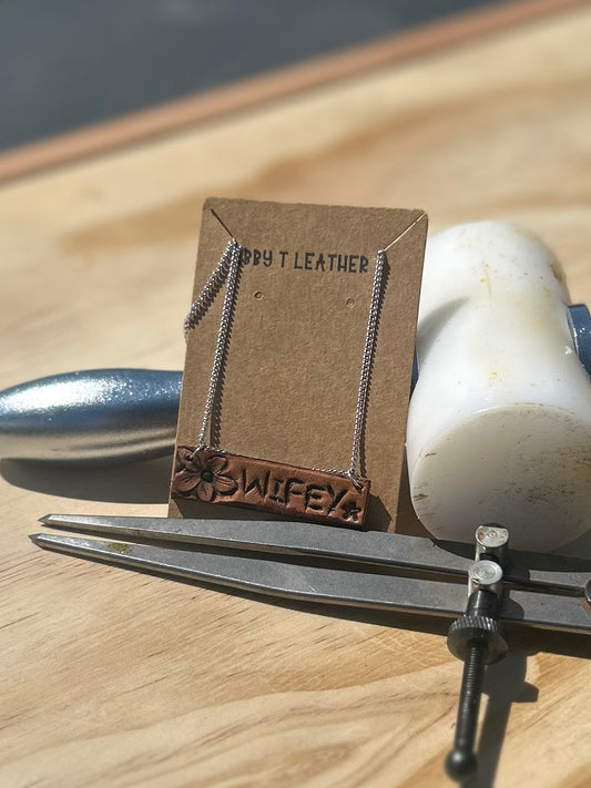 WIFEY leather bar necklace