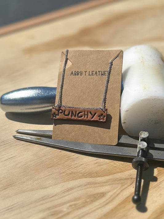 PUNCHY leather bar necklace